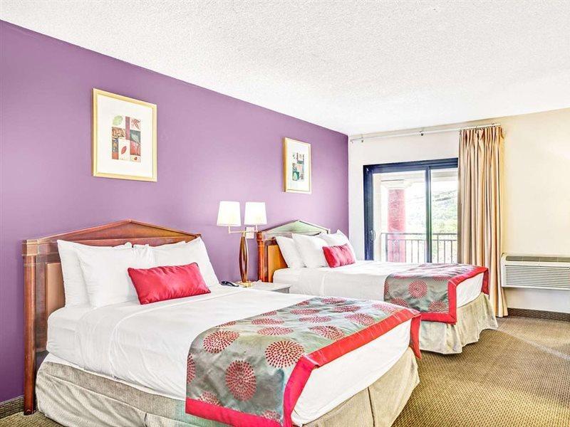Ramada By Wyndham Rockaway Hotel Exterior foto